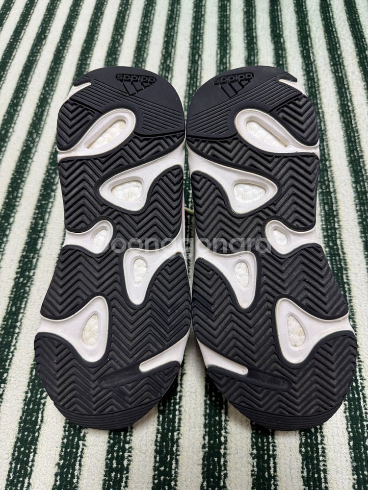 아디다스 이지 부스트 700 웨이브 러너 솔리드 그레이--5