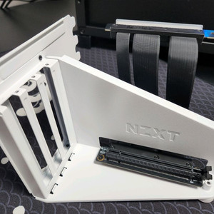 NZXT 라이저 키트 Vertical GPU 화이트