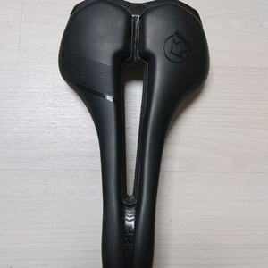 시마노 프로 그리폰 안장 152미리 판매합니다.
