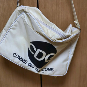 꼼데 CDG 크로스백 L