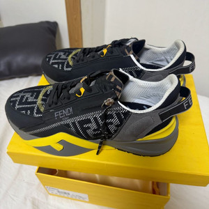 펜디 플로우 스니커즈