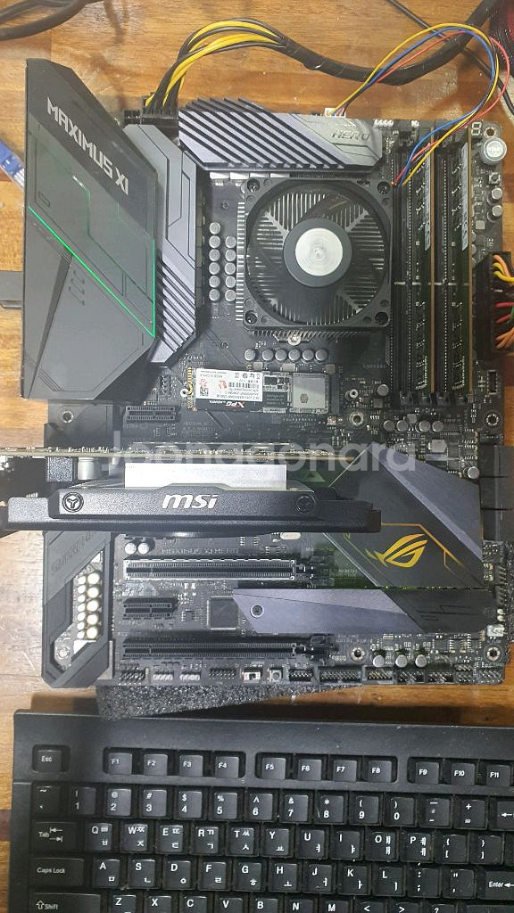 ASUS MAXIMUS XI z390. i5 8500--0