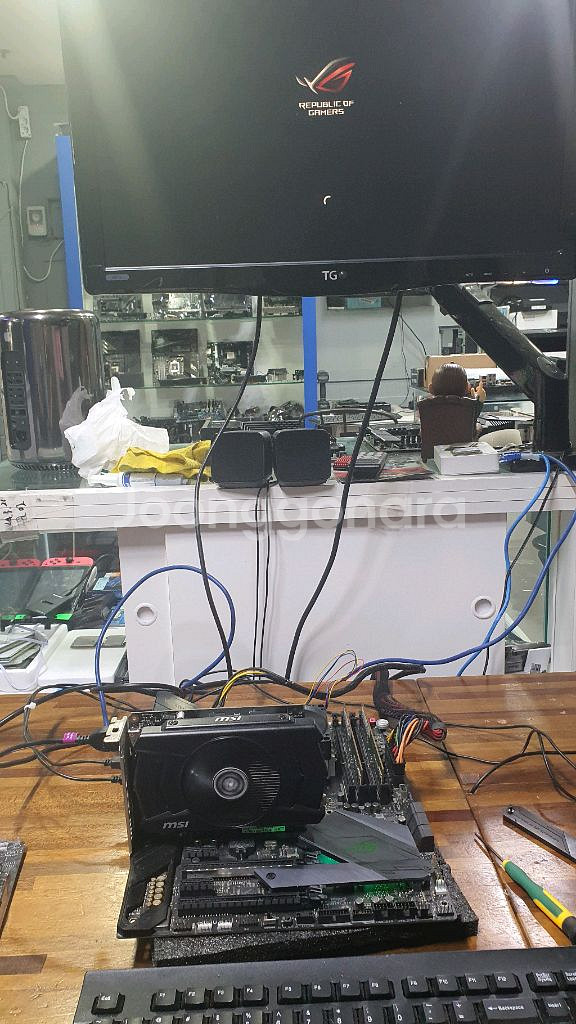 ASUS MAXIMUS XI z390. i5 8500--2