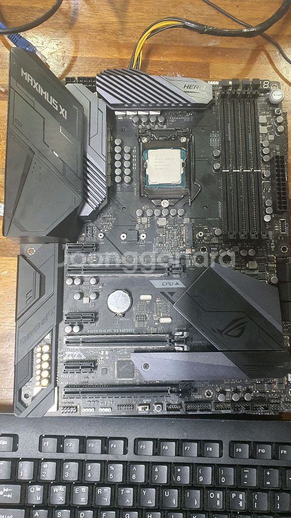 ASUS MAXIMUS XI z390. i5 8500--4