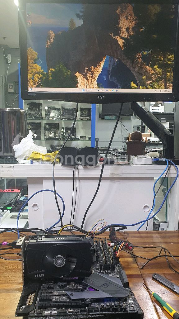 ASUS MAXIMUS XI z390. i5 8500--3