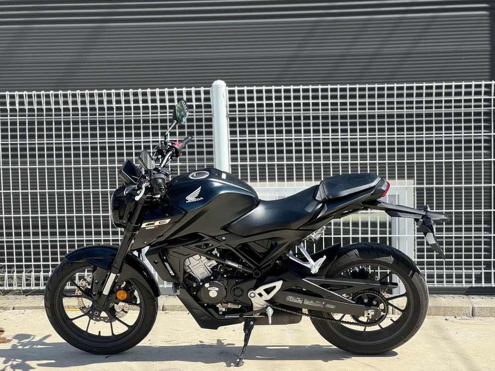 cb125r 24년식 4천키로 신차급 보증차량 판매중 이미지