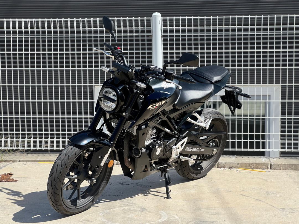 cb125r 24년식 4천키로 신차급 보증차량 판매중 이미지