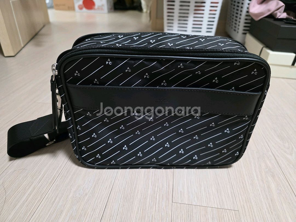 A.P.C Miles 카메라백 블랙--3