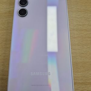 갤럭시 A35 126G 라벤더 색상 새상품급 판매합니다