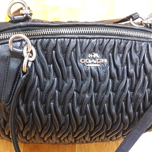 코치 캘시 미디엄 사첼 가방