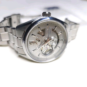 오리엔트스타 오픈하트 오토매틱시계 RK-AV0125S