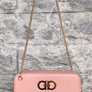 페라가모 더블 간치니 사피아노 체인 반지갑. 카드지갑