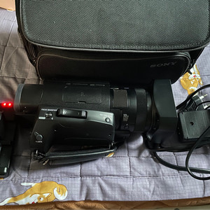 소니 AX700 4K 캠코더