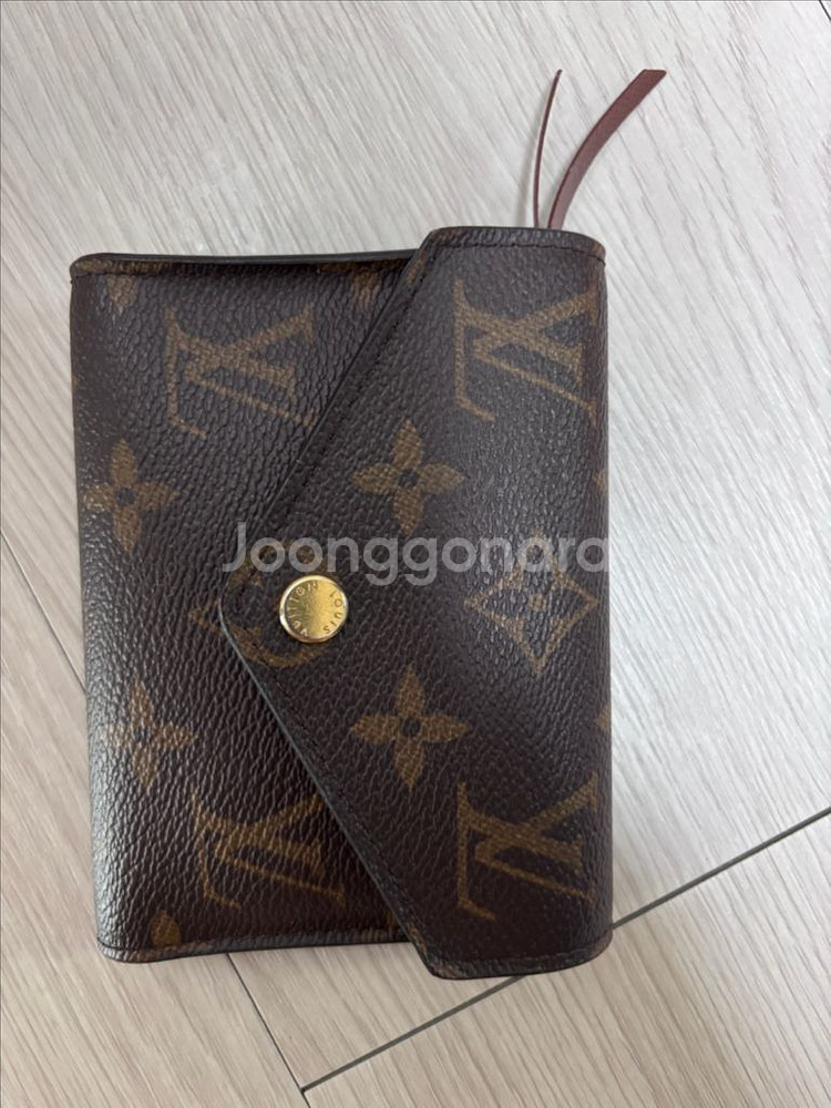 루이비통 빅토린 월릿 모노그램--0