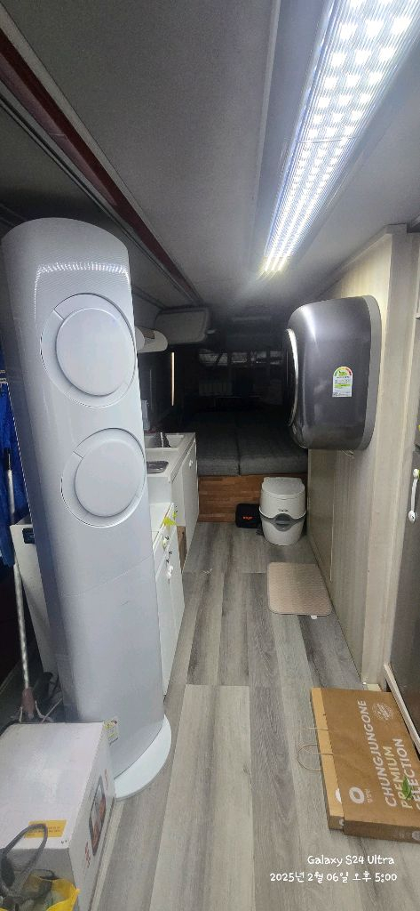 유니버스 노블 캠핑카 이미지