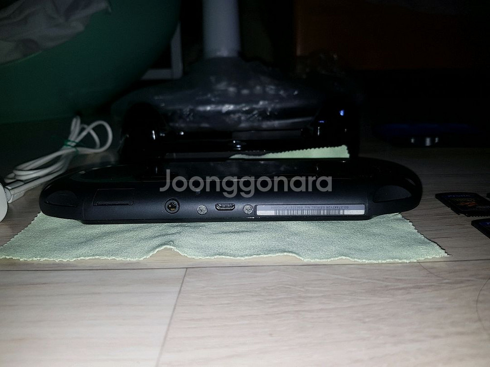 ps vita 2세대 블랙 판매합니다--3