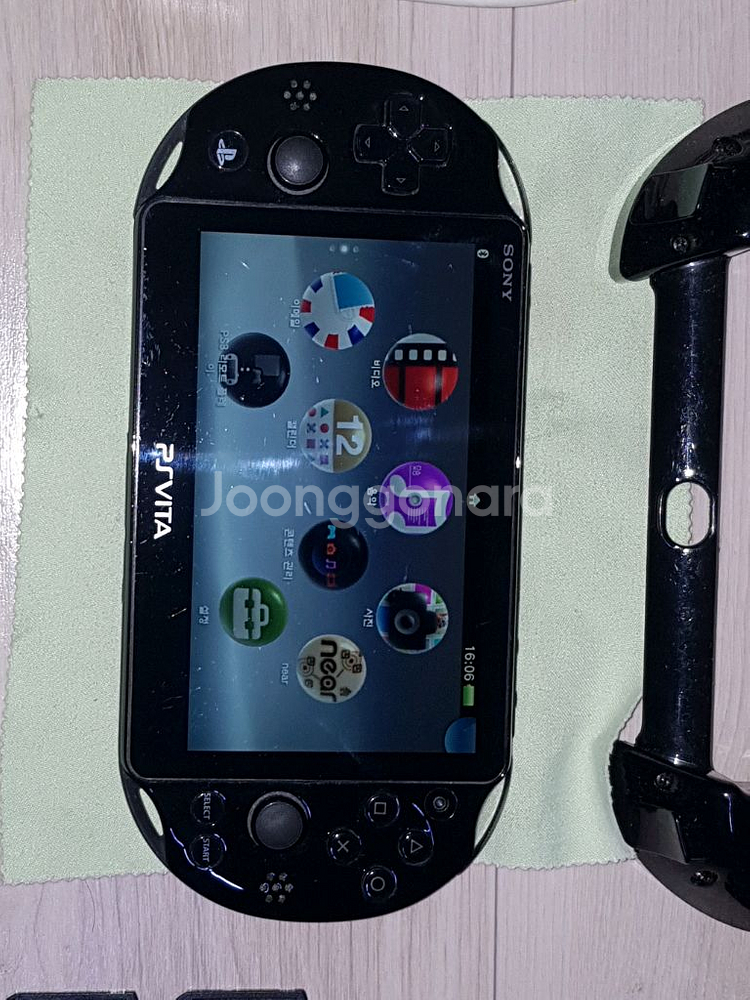ps vita 2세대 블랙 판매합니다--1