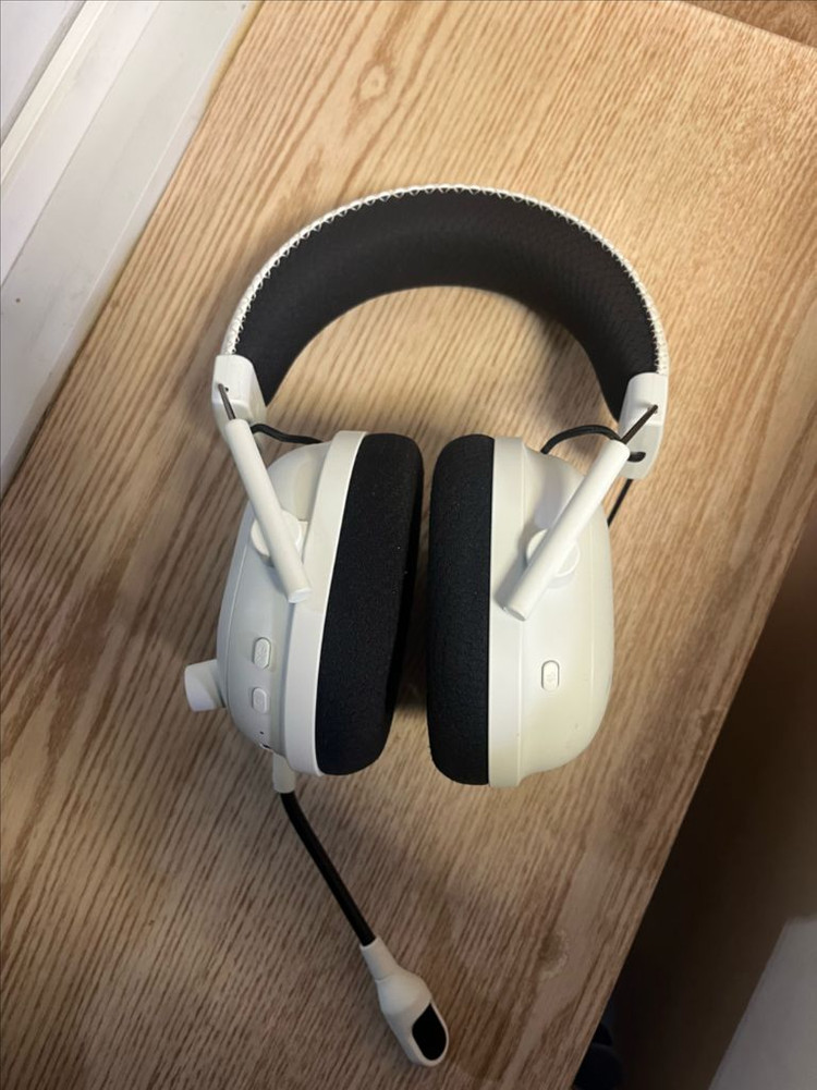 레이저 블랙샤크 v2 pro 헤드셋 이미지