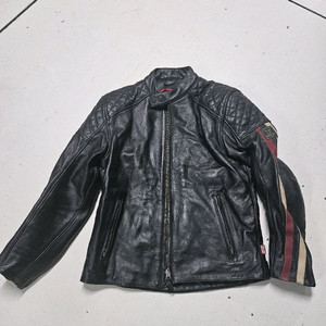 트라이엄프 가죽자켓 이미지