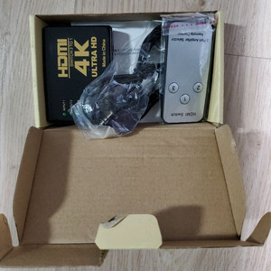 4k 지원 되고 리모컨 있는 HDMI 3 to 1 스위