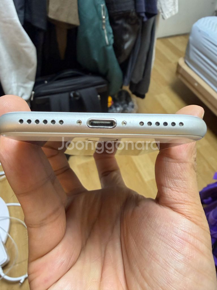 아이폰8 64GB 화이트 판매합니다.--2