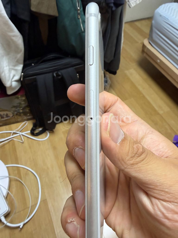 아이폰8 64GB 화이트 판매합니다.--0