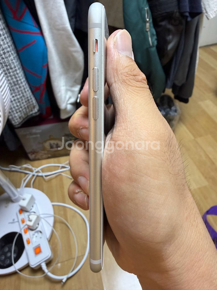 아이폰8 64GB 화이트 판매합니다.--4