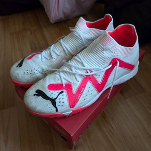 푸마 퓨처 얼티메이트케이지 275사이즈 판매합니다.