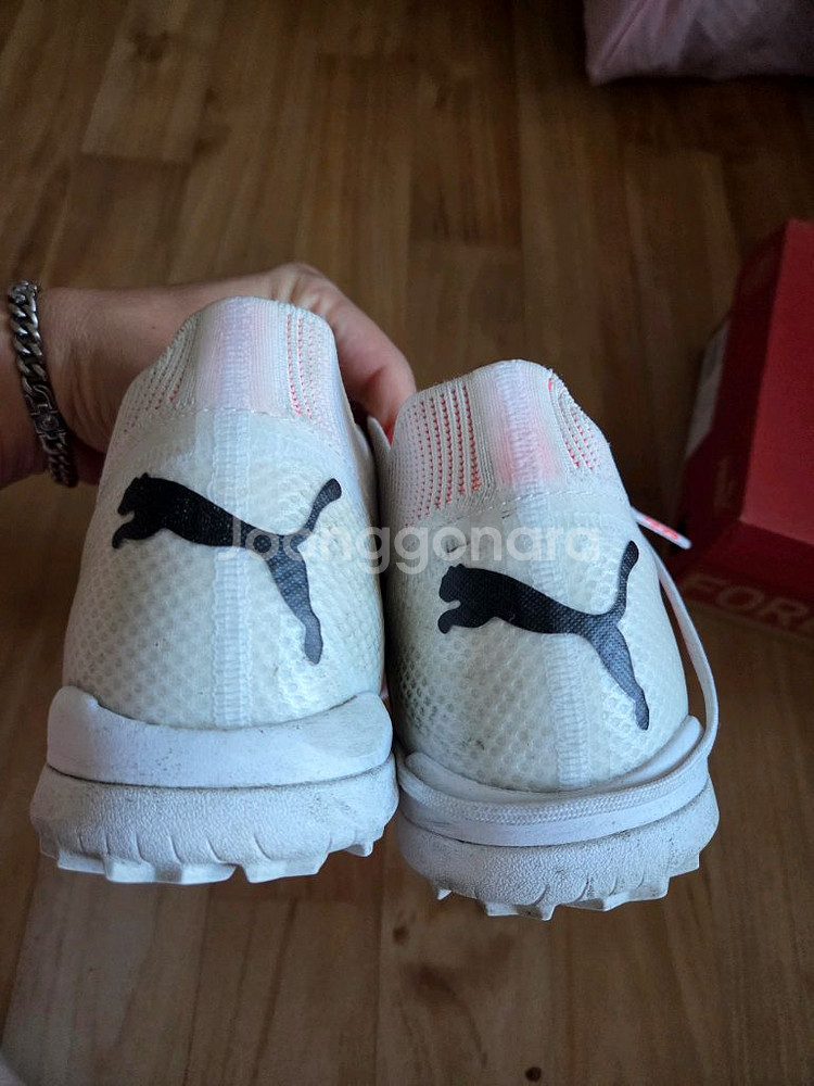 푸마 퓨처 얼티메이트케이지 275사이즈 판매합니다.--5