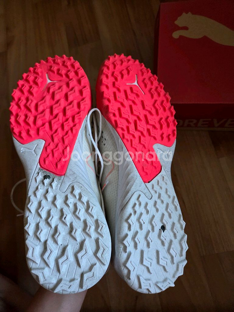 푸마 퓨처 얼티메이트케이지 275사이즈 판매합니다.--6