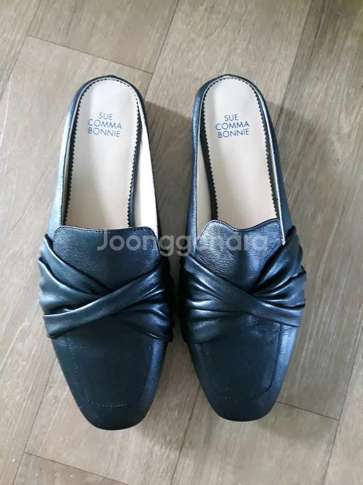 슈콤마보니 블랙 가죽 뮬 245~250--0