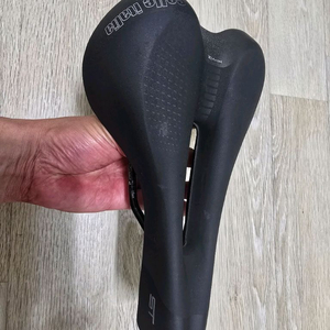 셀레 ST3안장 안장통없는 쿠션빵빵한안장