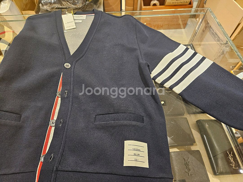 Thom Browne 톰브라운 가디건 팝니다--0