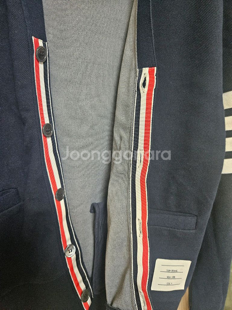 Thom Browne 톰브라운 가디건 팝니다--3