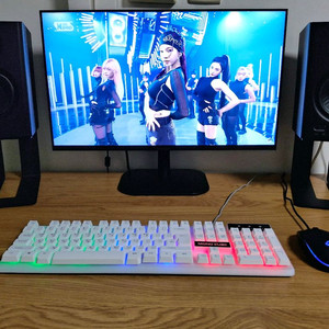 컴퓨터 본체 모니터 세트 팝니다.