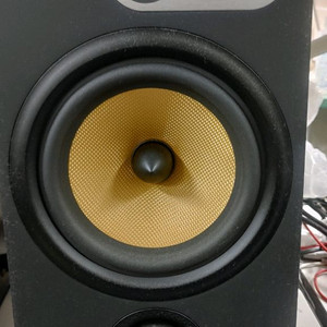 Bowers&Wilkins 685 스피커