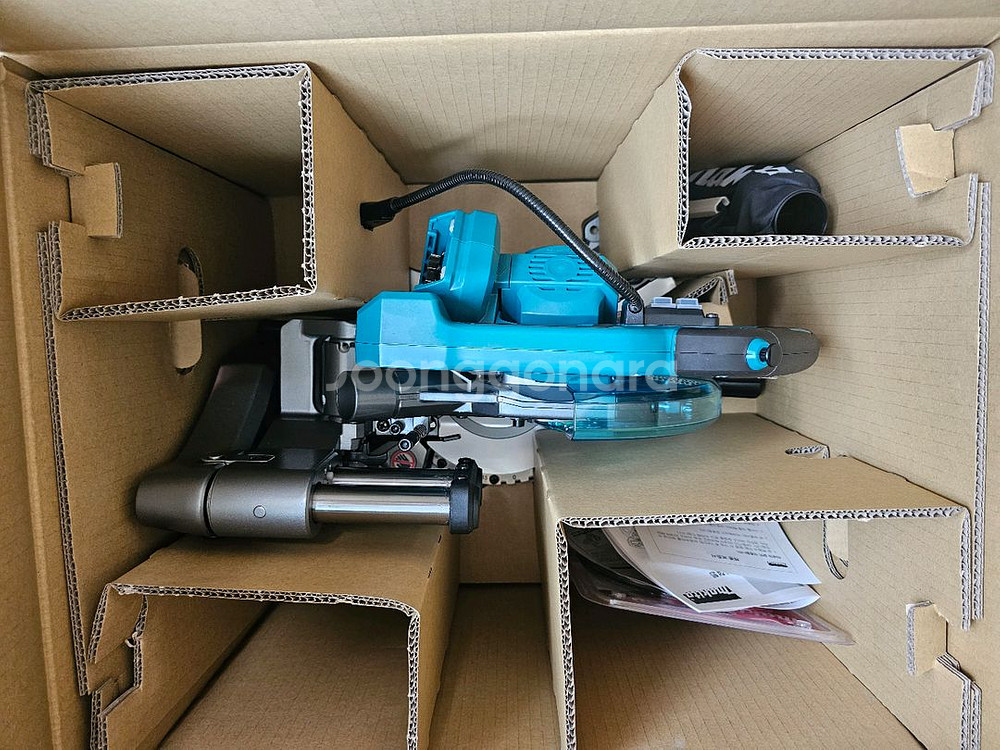 마끼다 ls001 새제품 팝니다.--1