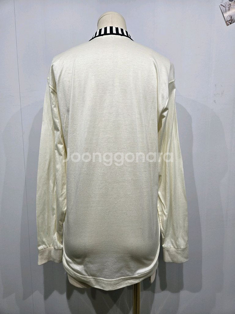 발렌티노 아이보리 긴팔 카라 티셔츠--1