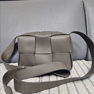 보테가베네타 크로스백