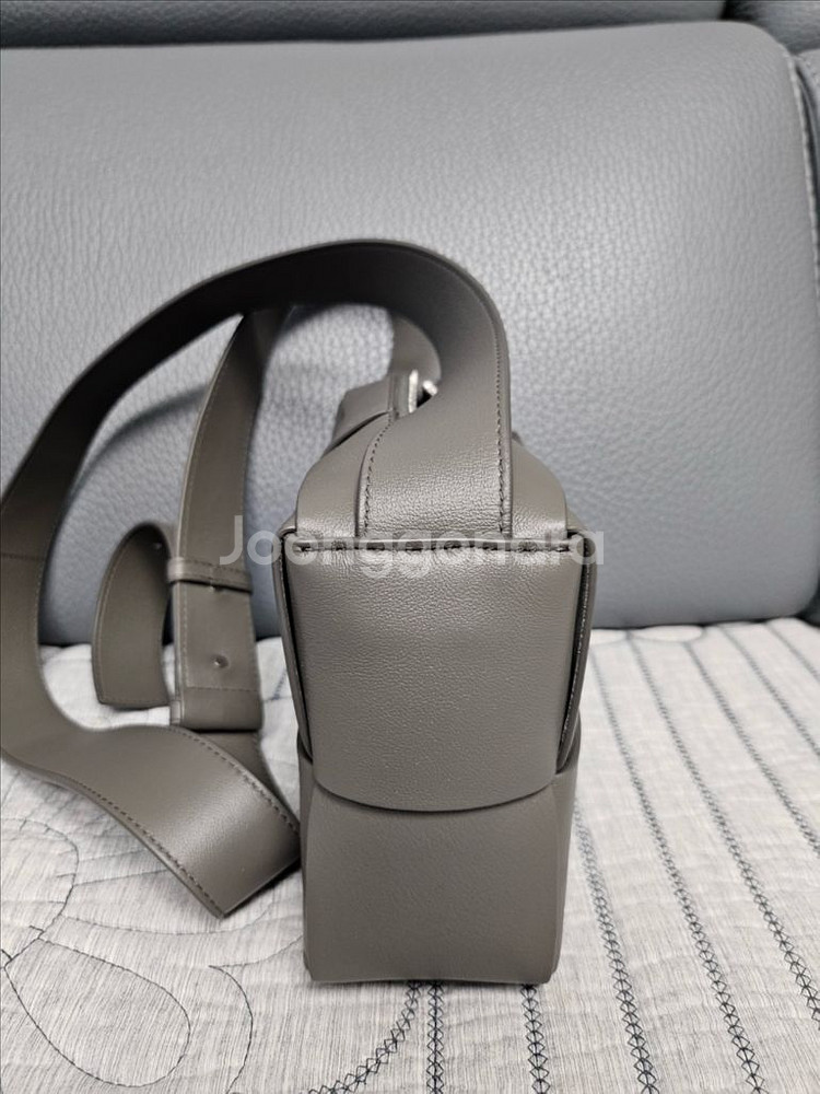 보테가베네타 크로스백--1