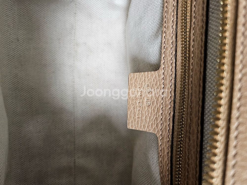 구찌 소호 토트백--5