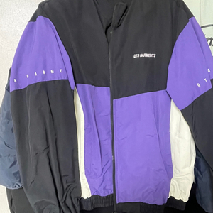 큐이에잇 아노락 M