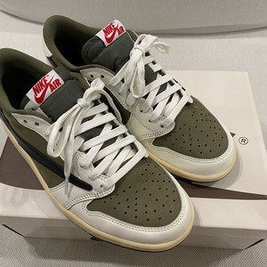 나이키 x 트래비스 스캇 리버스올리브 260mm