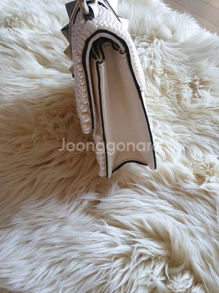 발렌티노 락스터드 진주백--5