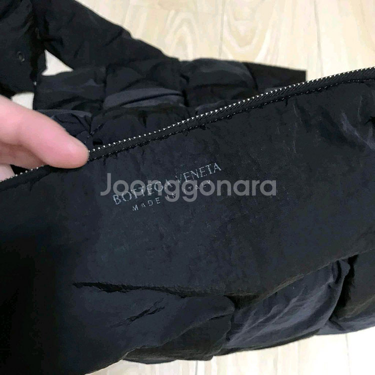 보테가베네타 패딩 카세트백--1