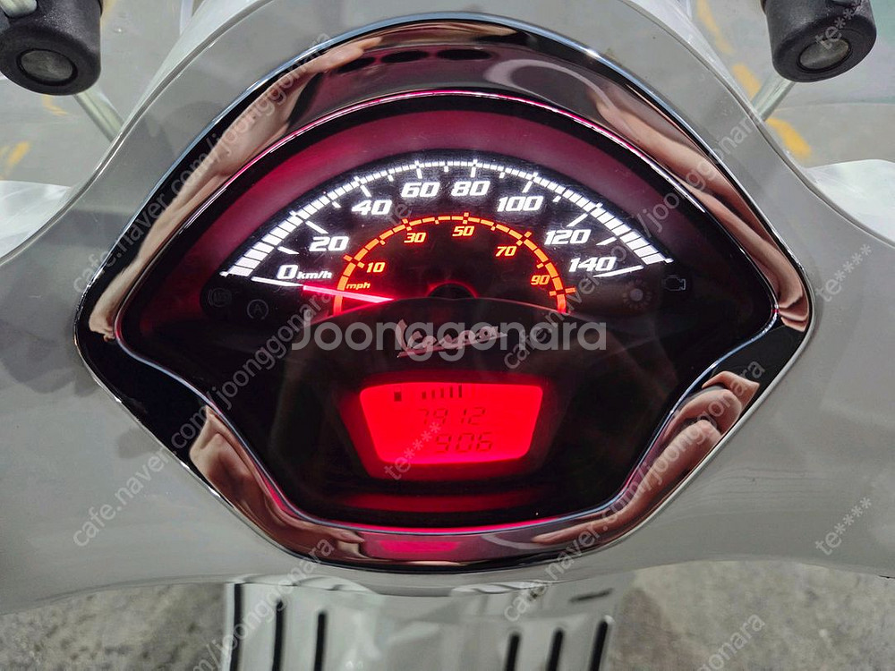 베스파 GTS125 ABS ARS LQ 화이트 수냉--5