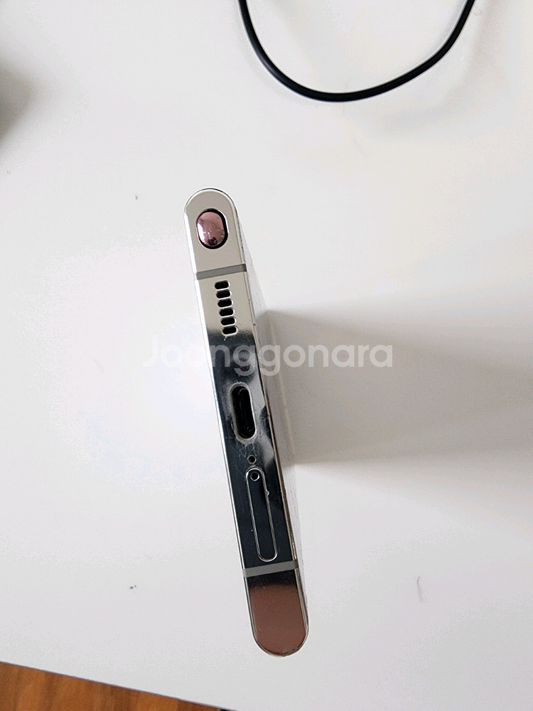 S22울트라 화이트 액정파손(모퉁이) 싸게 팝니다--1