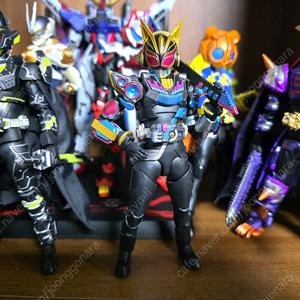 SHF 가면라이더 나고 비트폼