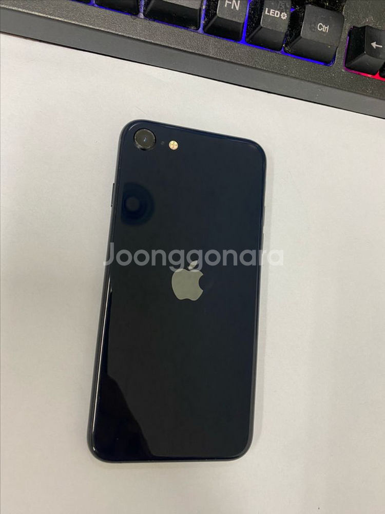 아이폰SE3 미드나잇 A급 64GB 무잔상--0