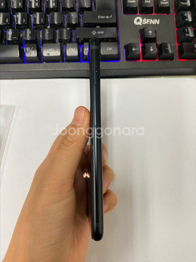 아이폰SE3 미드나잇 A급 64GB 무잔상--5